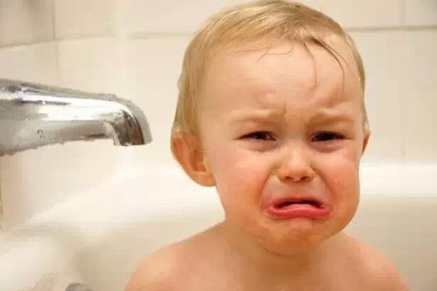 宝宝害怕洗头的原因 孩子不肯洗头是什么原因