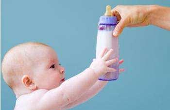 宝宝多久换一次配方奶粉比较好 转奶可以，频率不要太高哦！
