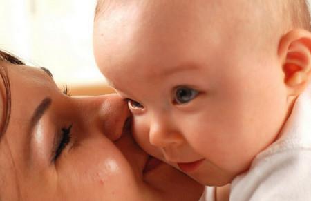 母乳和配方奶粉能不能混在一起给宝宝喝？