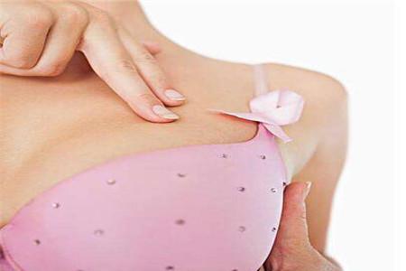 挤奶了有硬块怎么办 揉散方法很重要