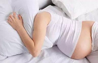 我和姐姐同时怀孕，为什么我的肚子会比她大那么多呢？！