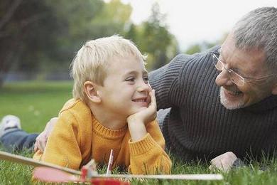 为什么老人对孩子会有这种隔代亲的现象？