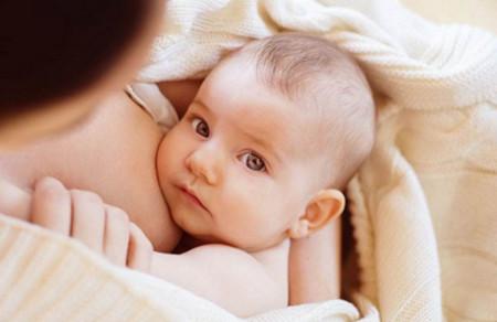 产后乳房胀痛怎么疏通？几招解决乳房胀痛的办法