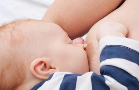 宝宝睡着到了吃奶时间需要叫醒喂奶吗？