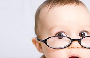 宝宝对眼是怎么回事？如何判断宝宝对眼的真假？