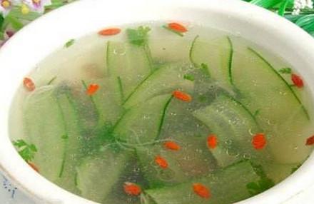 黄瓜鸡肉汤的做法，这样做辅食既营养又方便