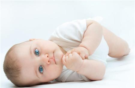 产后妈妈不忌口容易引起宝宝过敏？会有哪些症状？