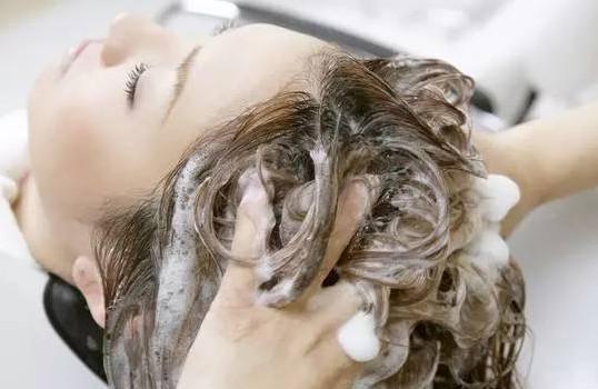 孕期脱发严重是怎么回事？孕妈妈如何正确护发？