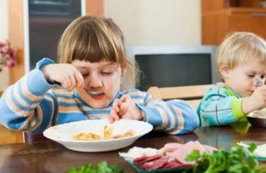 这6种食物影响孩子智力发育，你还在给孩子吃吗？