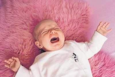新生儿被吓到有什么表现 小宝宝受惊吓的症状分析