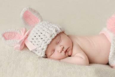 宝宝总撅屁股睡觉是怎么回事 孩子撅着屁股趴着睡觉正常吗