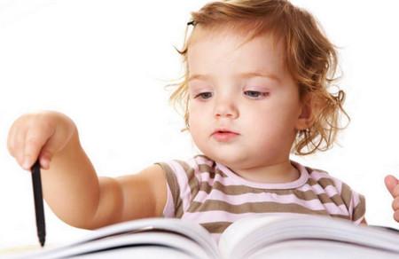 怎么给0-8个月小婴儿读绘本？家长需要知道的三个原则