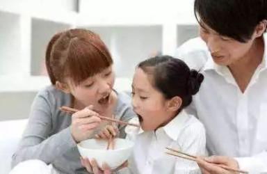丈夫国外赚钱养家, 回家后5岁女儿的一句话, 让夫妻俩感情破裂！！！