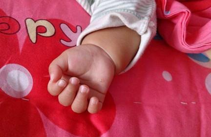 宝宝手上出现疱疹是怎么回事？有哪些疾病容易引起