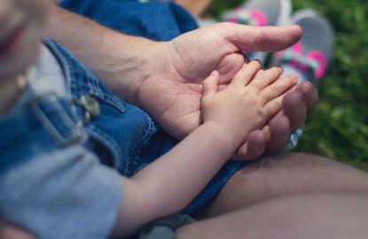 孩子缺乏安全感怎么办？家长要多给孩子一点交流抚触