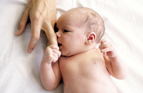 早产儿抚触按摩 给早产宝宝按摩的手法推荐