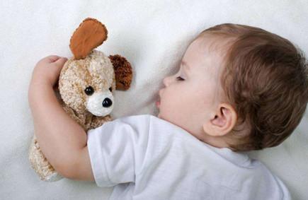 孩子睡觉穿不穿袜子？怎么穿才能增强体质好睡眠
