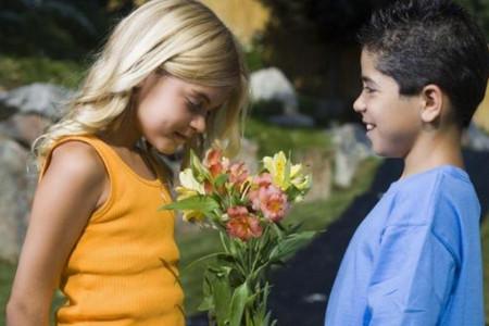 发现孩子早恋家长该怎么办？如何正确对待早恋的孩子