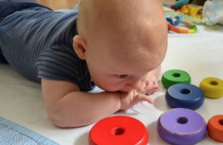 什么是Tummy time？趴有些好处？每天练习多久合适？