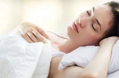 女性私处长了小疙瘩，她们说是“性病？”是这样吗？？？