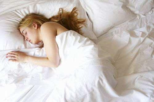 孕妇裸睡有什么好处 原来孕妇裸睡对胎宝宝也有好处