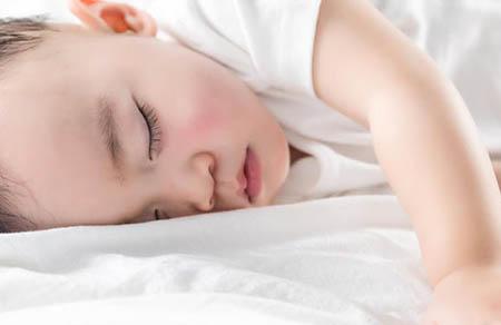 孕妇摸肚子会脐带绕颈吗 脐带绕颈的原因是什么