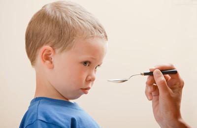 宝宝生病不肯吃药怎么办 孩子抗拒不吃药，引导方式很重要