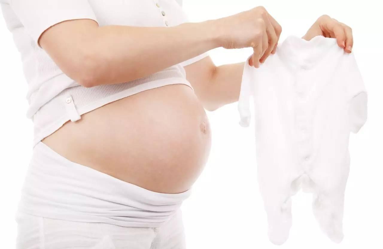 怎样帮助准妈妈顺利分娩，临产前能吃什么？