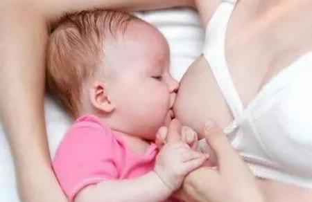 为什么新生的宝宝会拒绝吮吸妈妈的乳汁？宝宝为什么不吸奶？