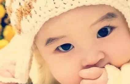 宝宝老是爱“吃手”，这是为什么呢？家长必看！