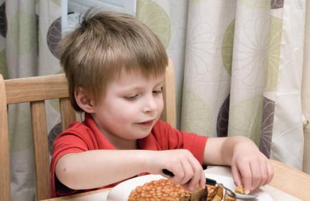 如何为孩子选择安全的食品？少吃反营养食物