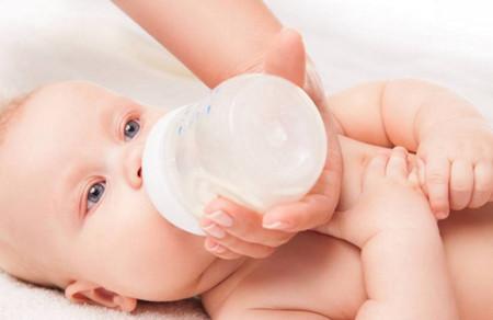 给宝宝选择奶粉需要注意什么？这2个方面要注意