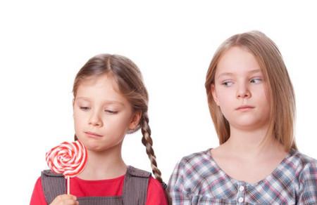 怎样面对孩子的嫉妒行为？嫉妒行为的预防方法