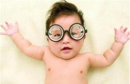 影响胎儿视力有哪些因素 视力的保护是要从胎儿开始的