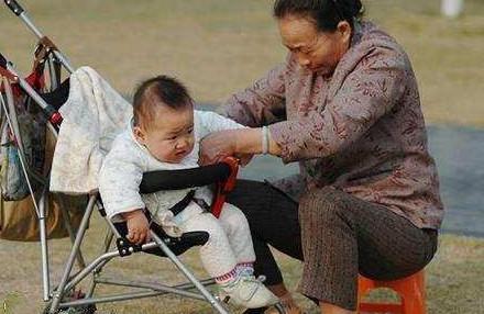 那个没有帮忙带孩子的婆婆,，老了后变怎样了呢？
