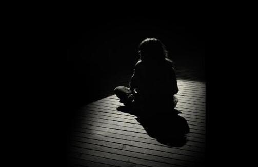 小儿夜盲症有什么症状 有这几个症状就说明宝宝患上夜盲症了