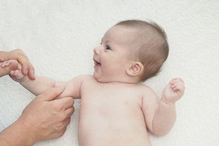 小儿肺热咳嗽推拿按摩 图解