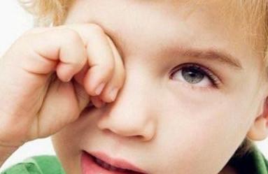 孩子频繁眨眼是怎么回事？可能出现了这些问题！