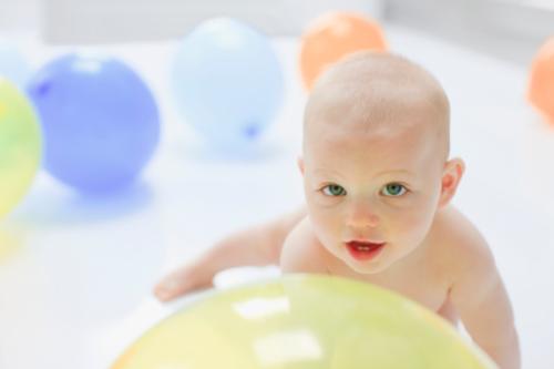 如何判断宝宝的智力是否正常 宝宝智力怎么判断，看这些