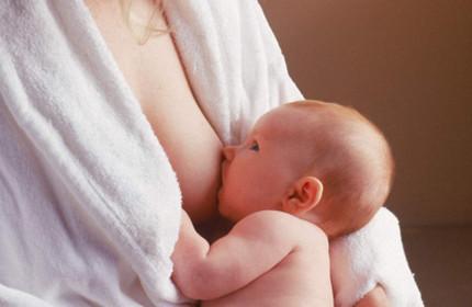 产后第一口奶怎么喂？喂不好可能会影响孩子的体质