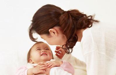 孩子开始吃爸爸的醋，还会嫉妒.......那是因为情感敏感期到了！