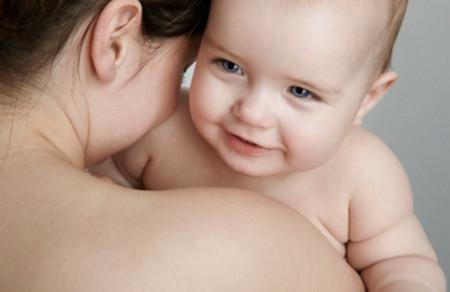 小宝宝到底该怎么抱？能不能竖着抱呢？