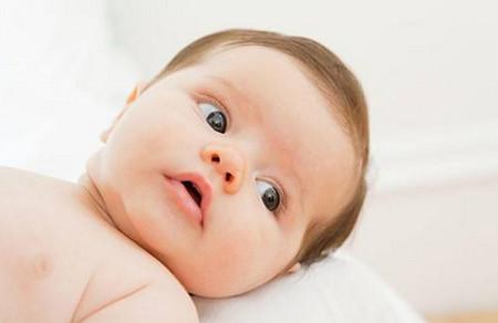 怎么样算偏头、扁头？宝宝头型应该如何调整？