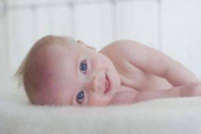 宝宝眼屎多，糊住眼睛睁不开？这三种情况的话，妈妈要当心了！