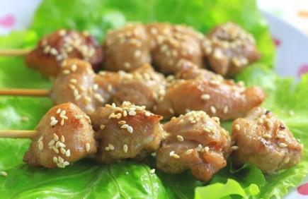 自制蜜汁鸡肉串，健康美味宝宝也可以吃！