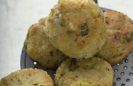 虾皮西葫芦饼的做法，宝宝的补钙霸主（9个月以上适用）