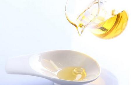 宝宝多大可以开始吃油？什么油适合宝宝吃？