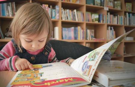 如何帮助孩子从小养成自主阅读的习惯？