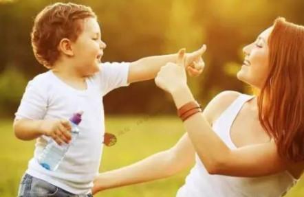 我的妈妈只会做家务，其它什么都不会！