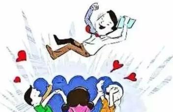 孩子上了幼儿园，就不要再这样溺爱下去了！